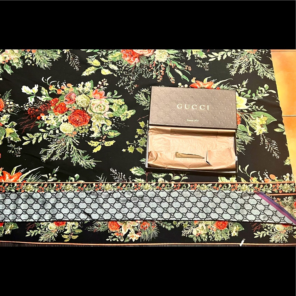 New* Reversible GUCCI silk headscarf - Picture 5 of 6